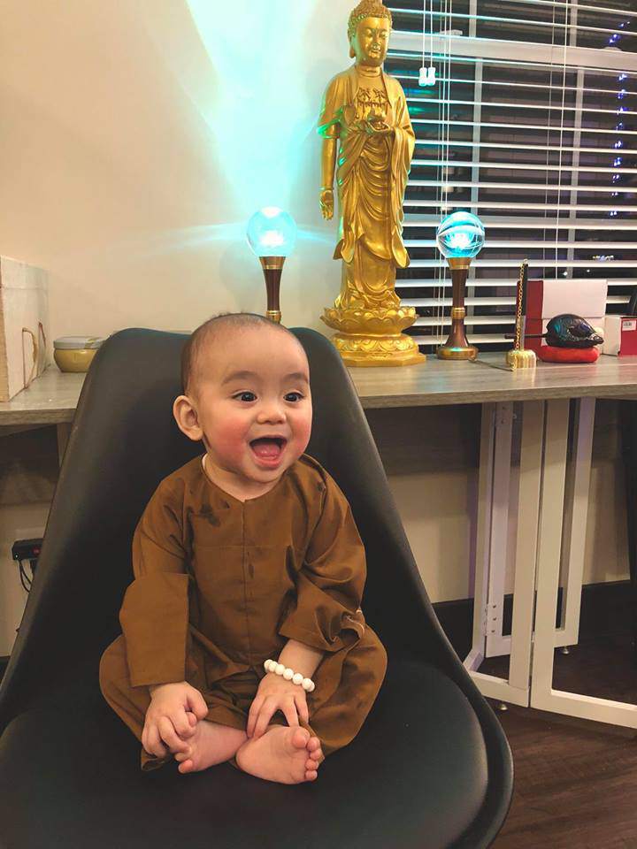 Em bé Việt kiều Mỹ 7 tháng ăn chay trường, má hồng như trái đào amp;#34;đốn timamp;#34; dân mạng - 6