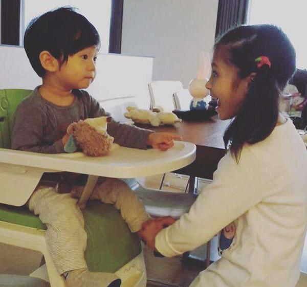 Đóng cửa để con bên ngoài, người bố nổi tiếng nói một câu khiến dân mạng giật mình - 3