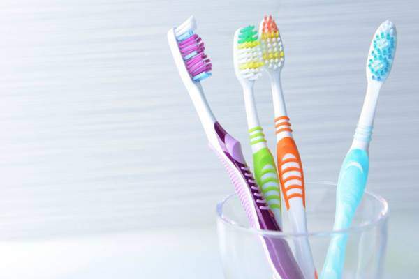 Nếu không muốn mắc bệnh, hãy thay ngay những món đồ trong phòng tắm này thường xuyên - 1