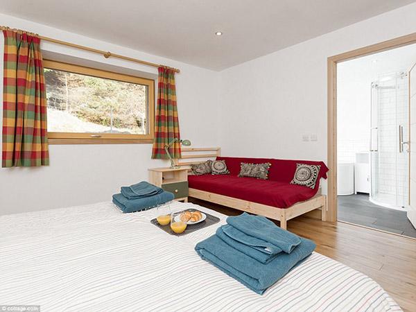 duoc xay bang 500 bo rom, ngoi nha gay choang ngop boi thiet ke doc dao - 10