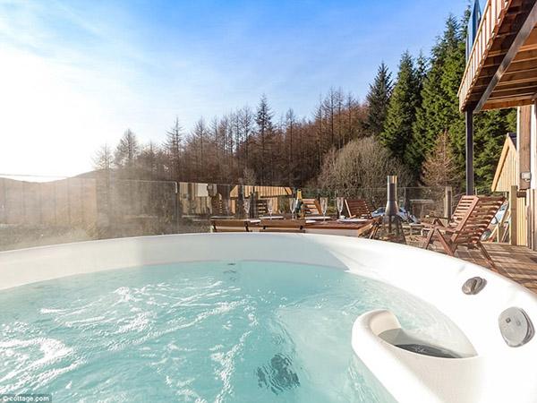 duoc xay bang 500 bo rom, ngoi nha gay choang ngop boi thiet ke doc dao - 13