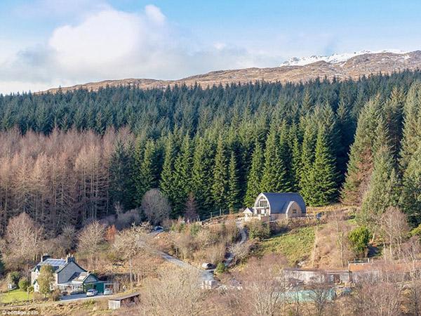 duoc xay bang 500 bo rom, ngoi nha gay choang ngop boi thiet ke doc dao - 14