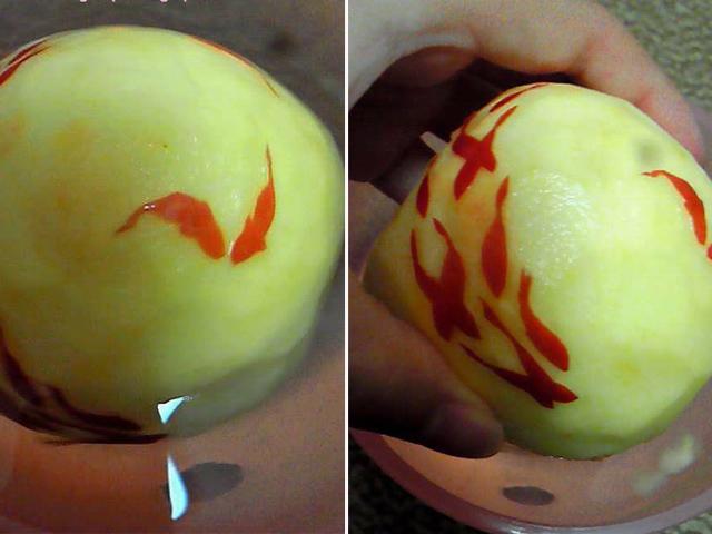 Mẹ sai đi gọt trái cây, chàng trai hì hụi làm và cái kết khiến dân mạng kinh ngạc