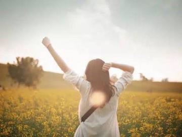 Phụ nữ được yêu là niềm vui, tự yêu bản thân là hạnh phúc