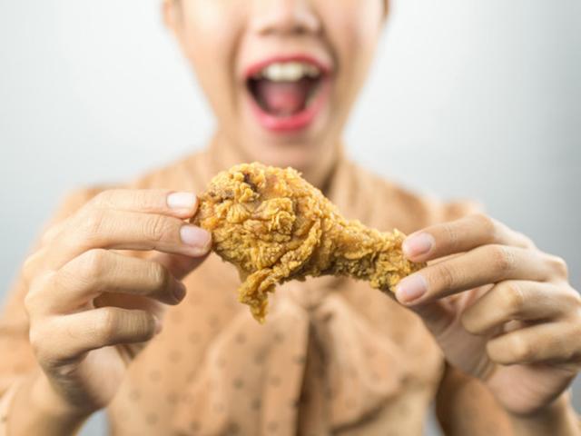 Trời nắng nóng khó chịu, tránh xa 5 loại thực phẩm càng ăn càng bốc hỏa