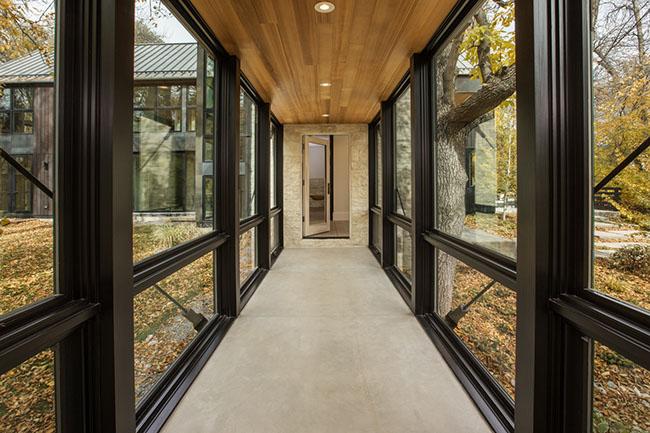 nha co bien thanh biet thu kinh giua rung dep nhu co tich - 3