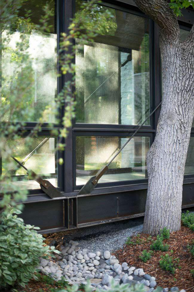 nha co bien thanh biet thu kinh giua rung dep nhu co tich - 12