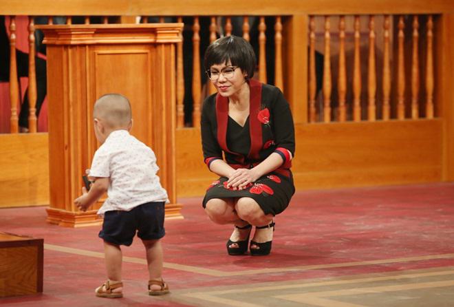 Con trai đáng yêu của amp;#34;Hoàng tử xiếcamp;#34; Quốc Nghiệp khiến Trấn Thành thích mê - 5