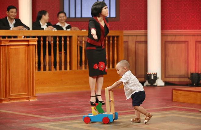 Con trai đáng yêu của amp;#34;Hoàng tử xiếcamp;#34; Quốc Nghiệp khiến Trấn Thành thích mê - 6