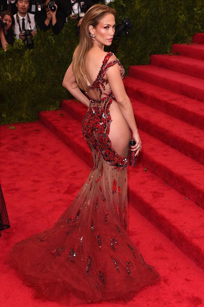 Đây chính là những bộ cánh xuyên thấu hở bạo nhất lịch sử của thảm đỏ Met Gala - 4