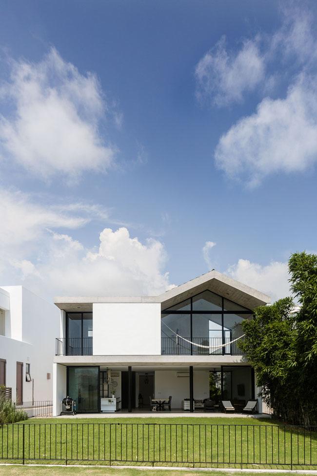 trong nhu do choi, nhung ben trong can nha nay lai vo cung sang trong - 2