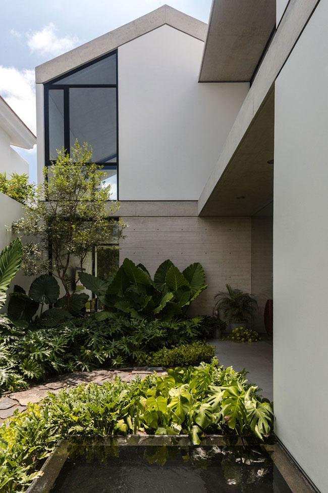 trong nhu do choi, nhung ben trong can nha nay lai vo cung sang trong - 8