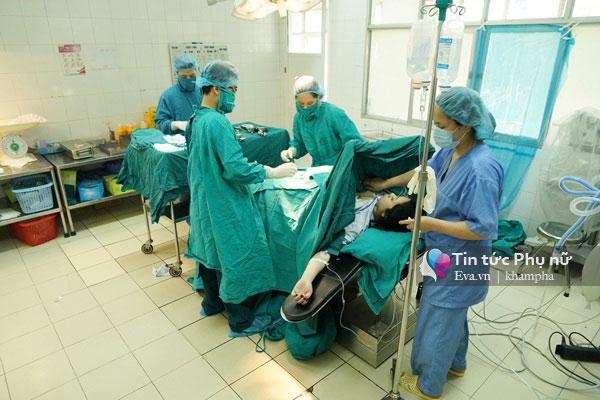 Vào phòng mổ đẻ Bệnh viện Phụ sản Trung ương xem trọn vẹn 1 ca sinh mổ - 11
