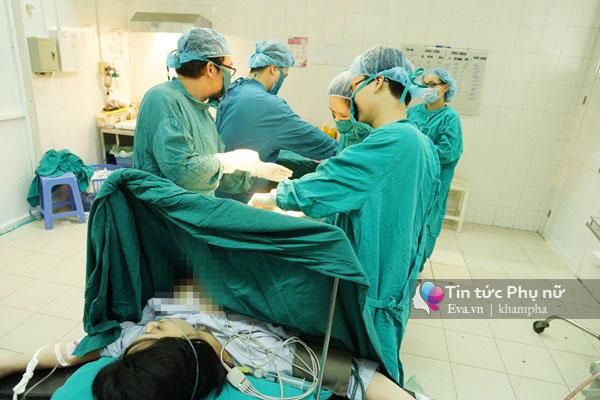Vào phòng mổ đẻ Bệnh viện Phụ sản Trung ương xem trọn vẹn 1 ca sinh mổ - 12