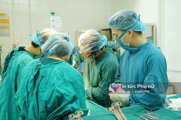 Vào phòng mổ đẻ Bệnh viện Phụ sản Trung ương xem trọn vẹn 1 ca sinh mổ - 13