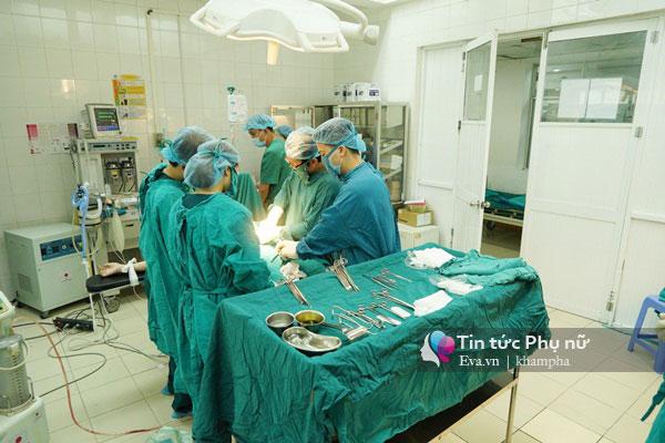 Vào phòng mổ đẻ Bệnh viện Phụ sản Trung ương xem trọn vẹn 1 ca sinh mổ - 14