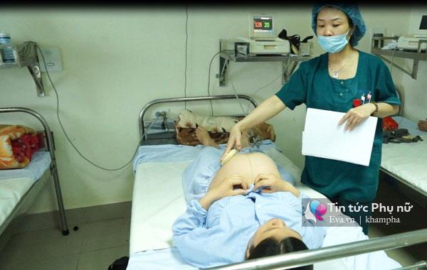 Vào phòng mổ đẻ Bệnh viện Phụ sản Trung ương xem trọn vẹn 1 ca sinh mổ - 5