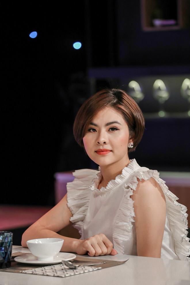 Không còn mặt tròn xoe, amp;#34;mẹ bỉm sữaamp;#34; Vân Trang thon gọn bất ngờ khi tái xuất truyền hình - 8