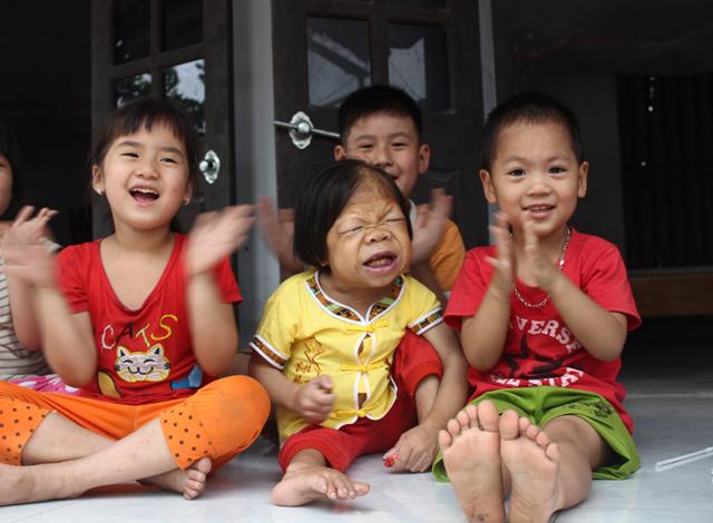 Tin tức 24h: Bà chủ trọ lên tiếng vụ chồng đưa hai con đi bắt quả tang vợ ngoại tình - 2