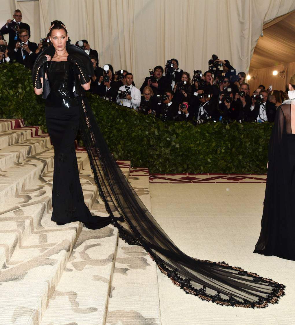 Met Gala 2018: Cuộc chiến lại đến từ Rihanna và Katy Perry - 15
