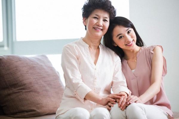 Gặp lại nhân tình 2 năm trước của chồng, tôi bám theo để rồi chết lặng - 1