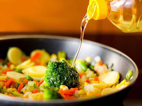 Thói quen nấu nướng dễ bị ung thư mà 90% bà nội trợ đều mắc phải mỗi ngày - 1