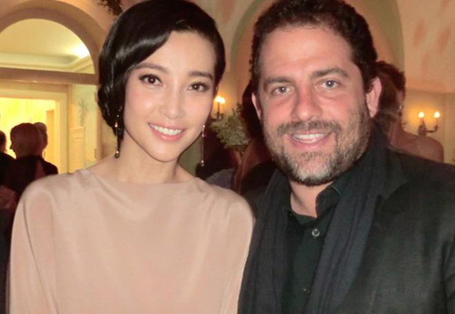 Fan đưa nhầm ảnh cho Phạm Băng Băng ký tại Cannes và đây phản ứng của Lý Băng Băng - 4