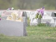 Chuyện lạ - Tưởng con trai đã chôn 45 năm trước vẫn còn sống, nhưng danh tính thật khiến ai cũng choáng váng