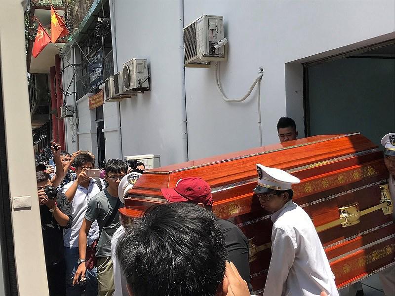 Vợ sắp cưới khóc ngất bên linh cữu của amp;#34;hiệp sĩamp;#34; Nguyễn Hoàng Nam - 1