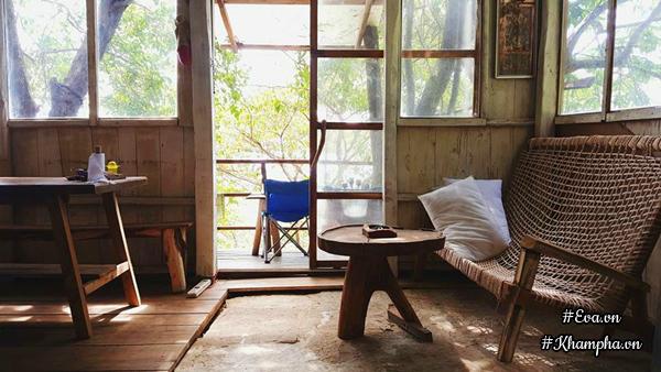 bo pho len rung, vi dao dien tu tay xay nha go dep ngo ngang giua dai ngan, bien khoi - 18