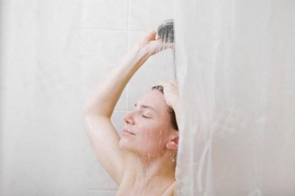 Mẹ bầu tắm ngày nắng nóng, phải nhớ những nguyên tắc này nếu không muốn nhập viện - 3