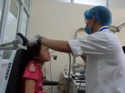 Sức khỏe - Bé gái họng đỏ rực vì sai lầm của phụ huynh khi cho ăn sữa chua trong ngày nắng nóng