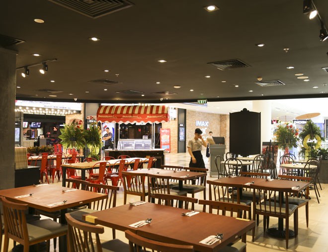 ngoi an mon y giua quang truong italia tai sai gon - 2