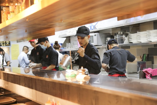 ngoi an mon y giua quang truong italia tai sai gon - 4