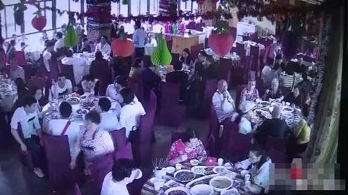 Tổ chức tiệc cưới xong xuôi, cô dâu chú rể cùng gia đình trốn mất - 1