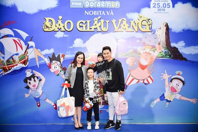 Con gái Minh Tiệp tạo dáng amp;#34;sành điệuamp;#34; khi cùng bố mẹ đi xem phim Doraemon - 12