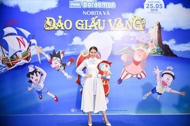 Con gái Minh Tiệp tạo dáng amp;#34;sành điệuamp;#34; khi cùng bố mẹ đi xem phim Doraemon - 11