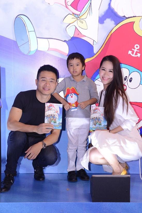 Con gái Minh Tiệp tạo dáng amp;#34;sành điệuamp;#34; khi cùng bố mẹ đi xem phim Doraemon - 4