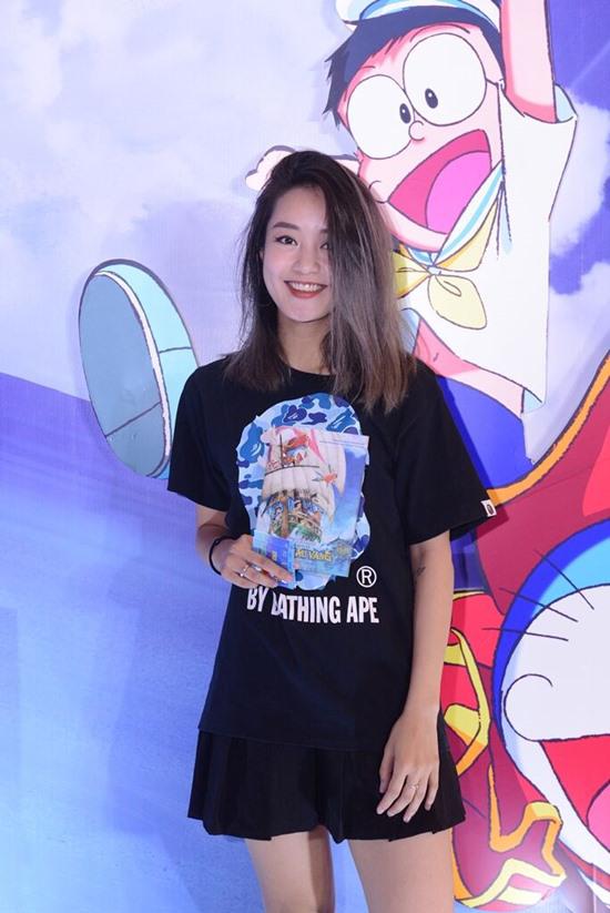Con gái Minh Tiệp tạo dáng amp;#34;sành điệuamp;#34; khi cùng bố mẹ đi xem phim Doraemon - 15
