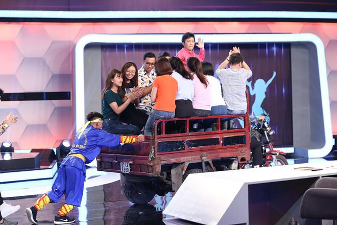 Lộ diện amp;#34;Thánh lồng tiếngamp;#34; cho hàng ngàn phim quen thuộc, Hoài Linh - Trấn Thành bái phục - 11