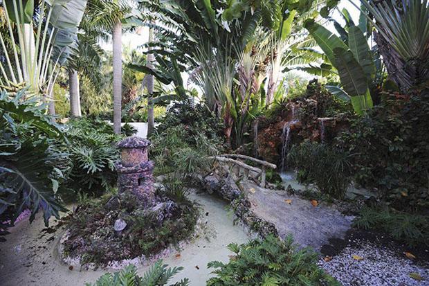 ben trong biet thu cua trum mafia khet tieng co gi? - 1