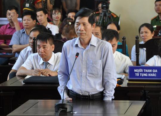 Điều dưỡng amp;#34;bật míamp;#34; lý do thay đổi lời khai về bác sĩ Hoàng Công Lương - 2