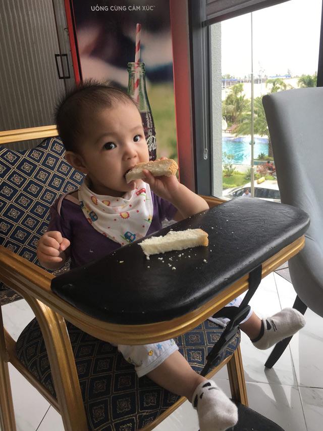 Bé Hà Nội khiến người lớn phải ghen tỵ vì amp;#34;1 tuổi đã đi du lịch khắp đất nướcamp;#34; - 4