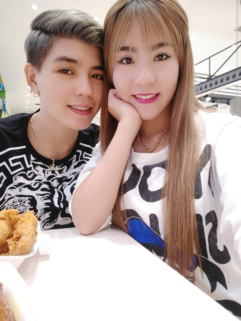 Cặp đôi đồng tính vừa gặp đã bén duyên, 5 năm sống thử và cái kết có hậu - 1