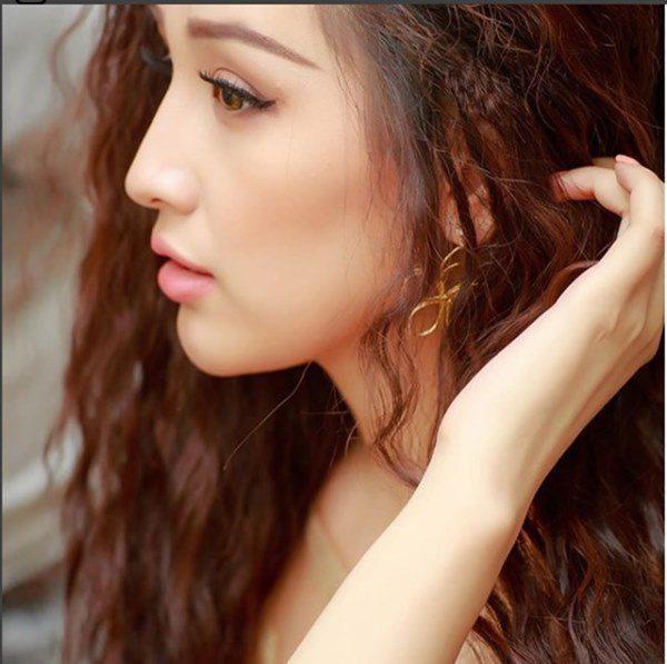 Hoa hậu nối tiếp hoa hậu, Kỳ Duyên amp;#34;bắt chướcamp;#34; Mai Phương Thúy vẽ lông mày tận thái dương - 5