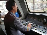 Tin tức - Trải lòng của người lái tàu hơn 30 năm: "Ám ảnh cảnh thai phụ ôm con ngồi giữa đường tàu"