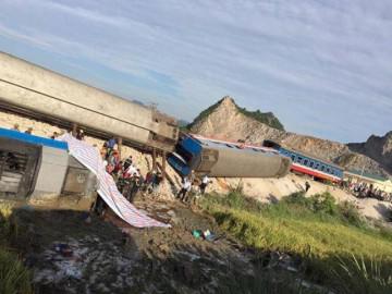 Vụ lật 6 toa tàu hỏa khiến 10 người thương vong: Triệu tập 2 nhân viên gác tàu