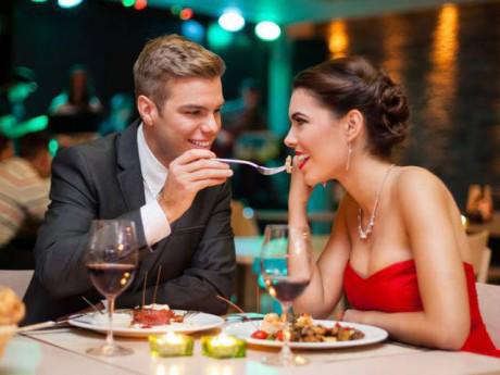 Chàng trai hẹn bạn gái ở nhà hàng sang trọng, ăn no nê... rồi bỏ trốn