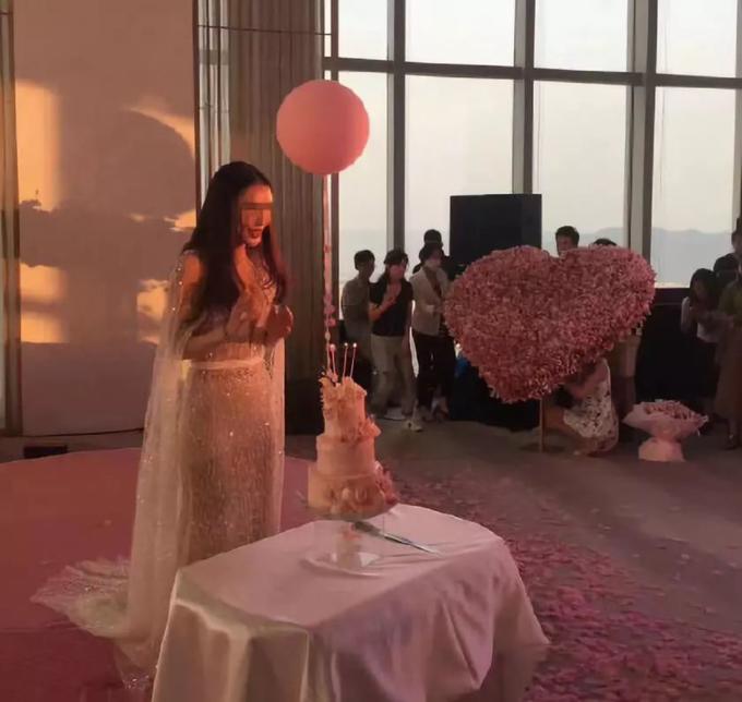 Cắt 334 nghìn tờ tiền giá 1,7 tỷ  thành trái tim tặng bạn gái, nam thanh niên lĩnh quả đắng - 3