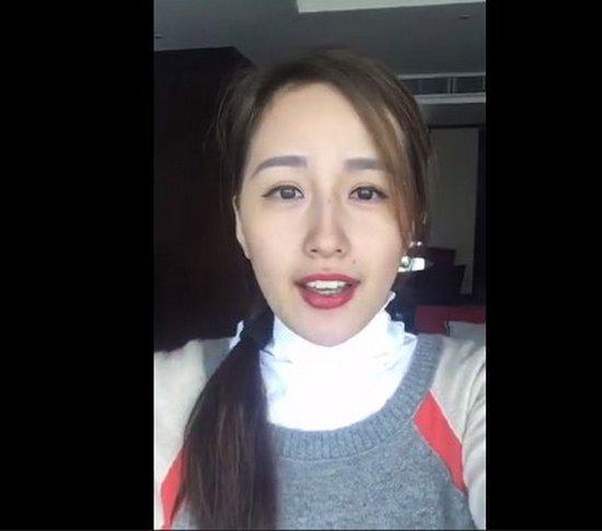 Mải livestream với fan, không ít sao Việt bị lộ amp;#34;hậu trườngamp;#34; nhà cửa như... bãi chiến trường - 1